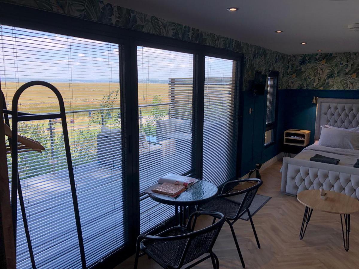 The Rhossili Bay Secret Villa Суонзи Екстериор снимка